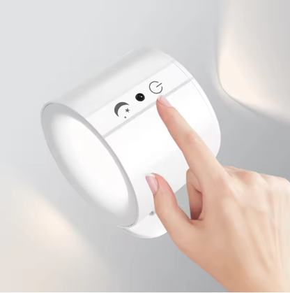 Lámpara de pared LED blanca encendida con un toque